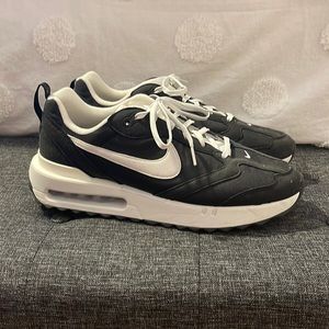 Nike Air Max Dawn. Mens size 12.